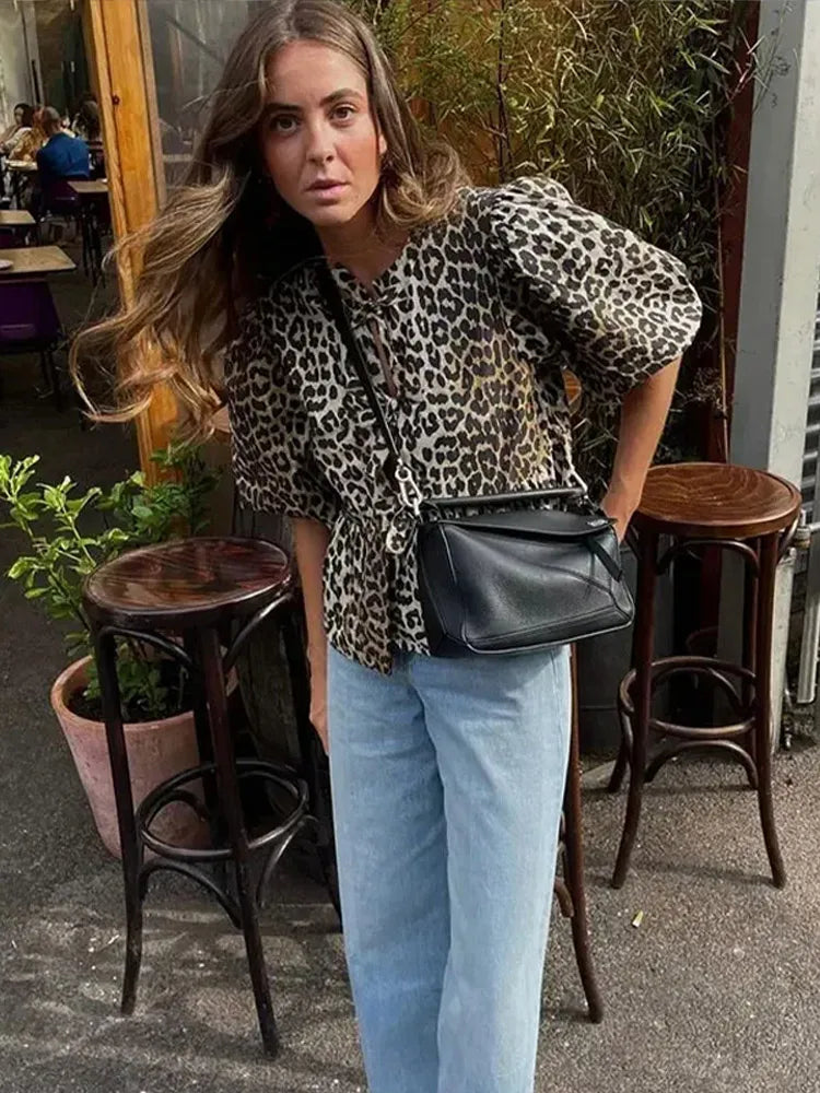 Blouse à manches bouffantes imprimé léopard avec détail nœud