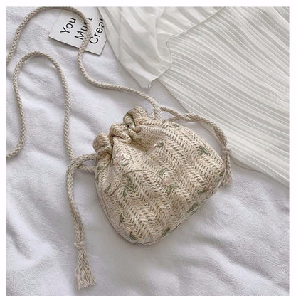 Sac seau en fibre naturelle avec voilage