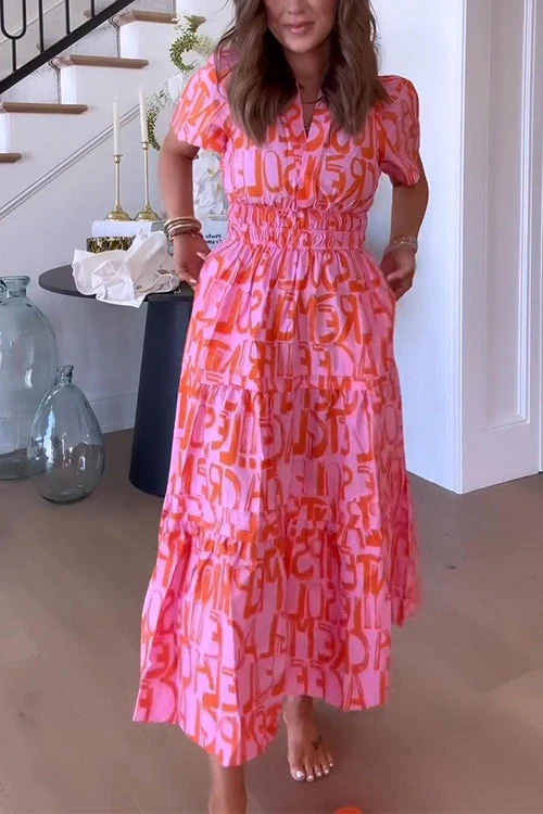 Robe ouverte avec imprimé abstrait et volants à la taille