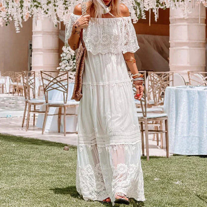 Robe bohème en dentelle brodée avec détails floraux