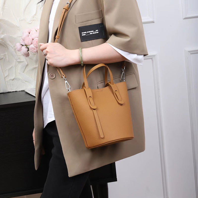 Sac seau en cuir grainé