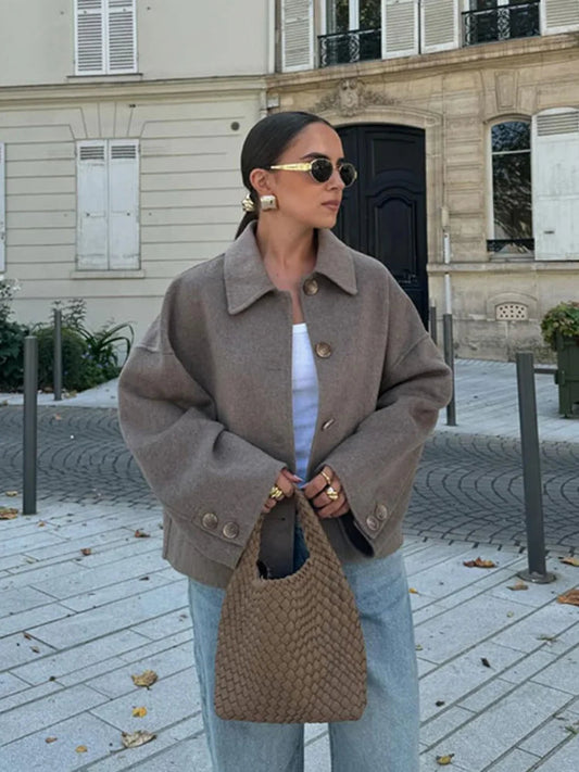 Veste matelassée élégante à revers pour saisons de transition