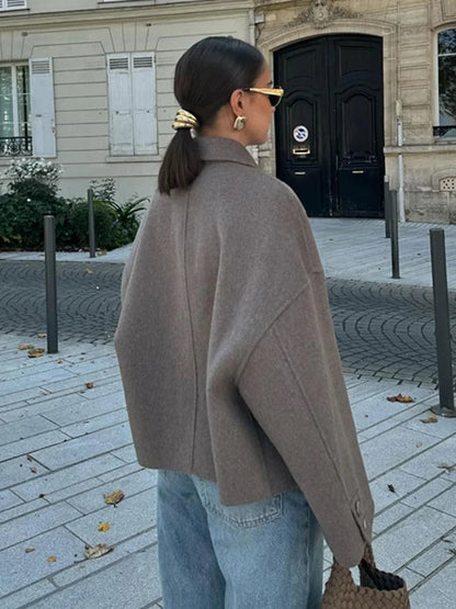 Veste matelassée élégante à revers pour saisons de transition