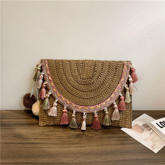 Sac d'épaule en fibre naturelle avec pompons