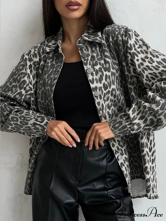 Veste en denim coupe slim avec surpiqûres léopard