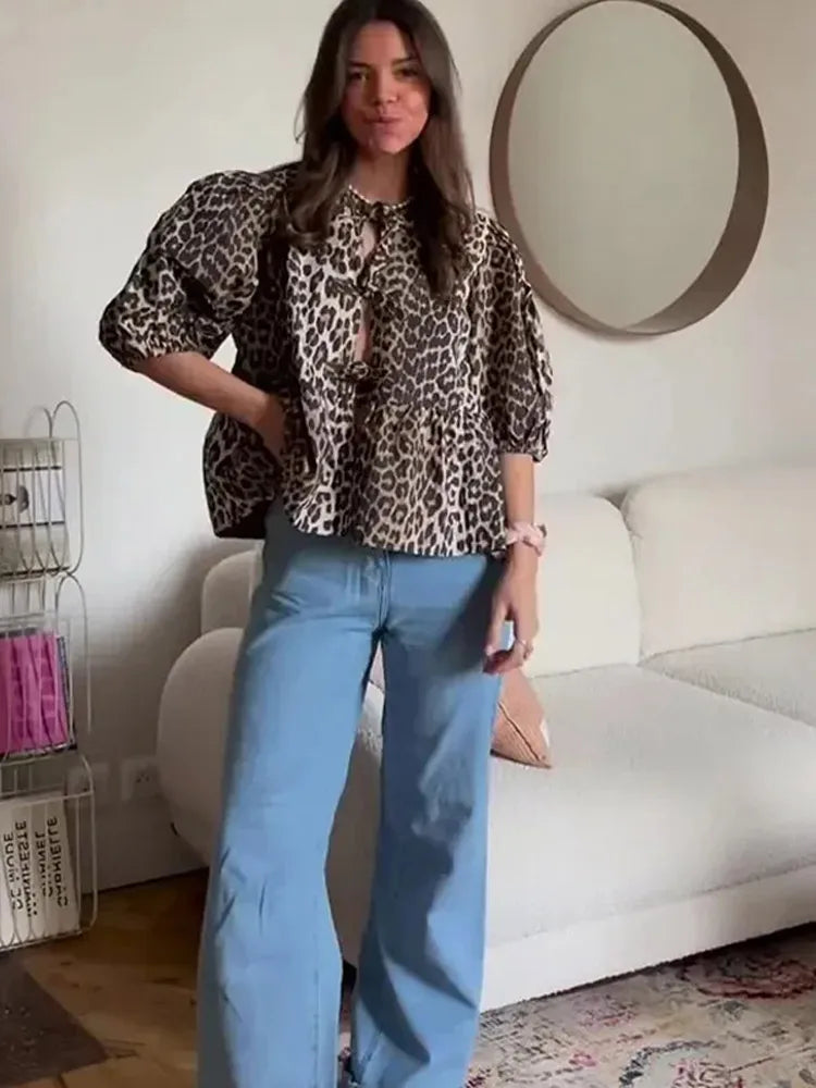 Blouse à manches bouffantes imprimé léopard avec détail nœud