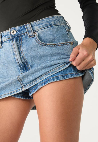 Mini-jupe-short en denim décontractée pour un style quotidien sans effort