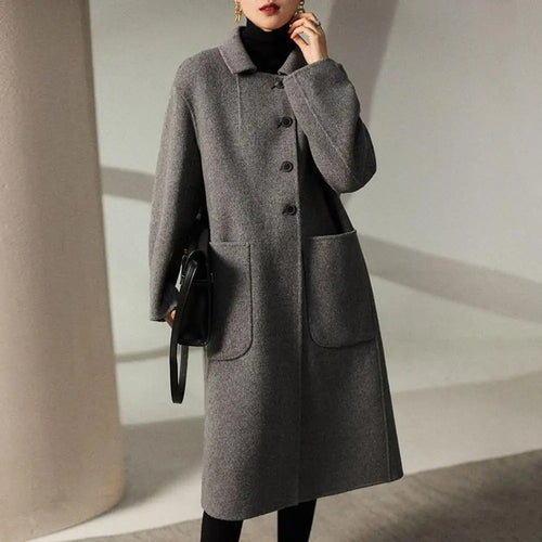 Elégant manteau noir avec manches bouffantes et encolure ronde