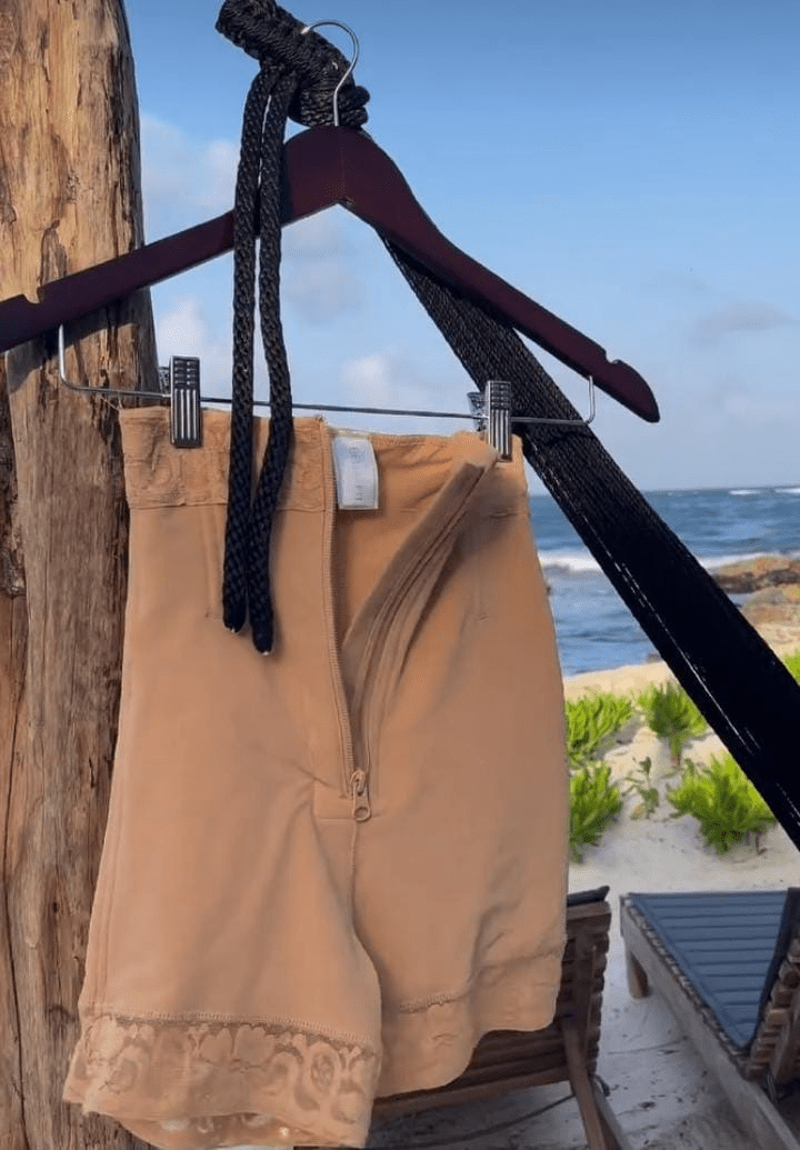 Zavira® – Short taille haute galbant avec fermeture frontale et rehausse-fessier