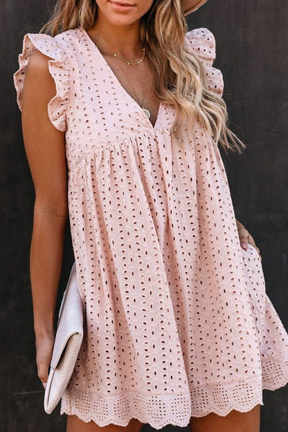 Robe d'été romantique avec broderie anglaise et manches à volants