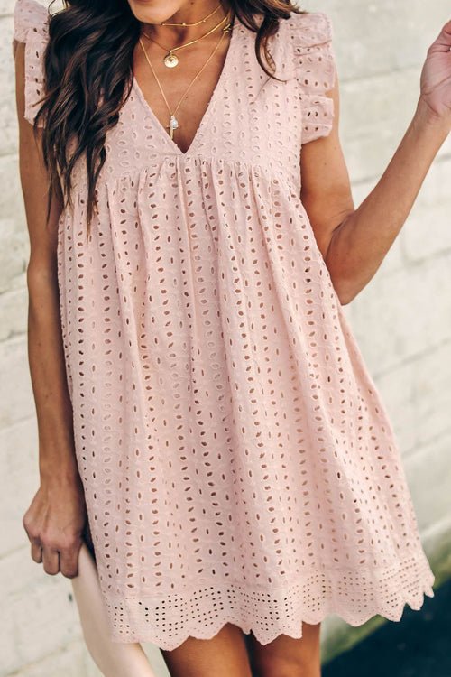 Robe d'été romantique avec broderie anglaise et manches à volants
