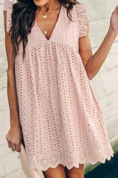 Robe d'été romantique avec broderie anglaise et manches à volants