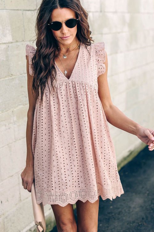Robe d'été romantique avec broderie anglaise et manches à volants