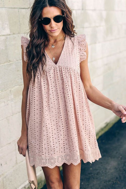 Robe d'été romantique avec broderie anglaise et manches à volants