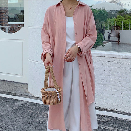 Robe boutonnée respirante de couleur unie avec revers
