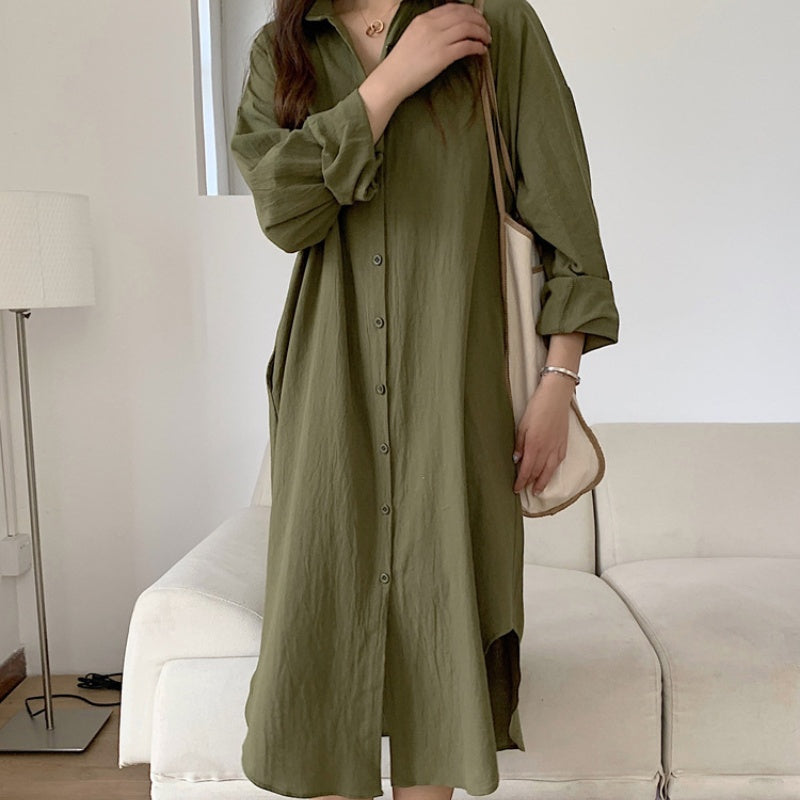 Robe boutonnée respirante de couleur unie avec revers
