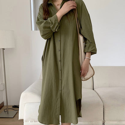 Robe boutonnée respirante de couleur unie avec revers