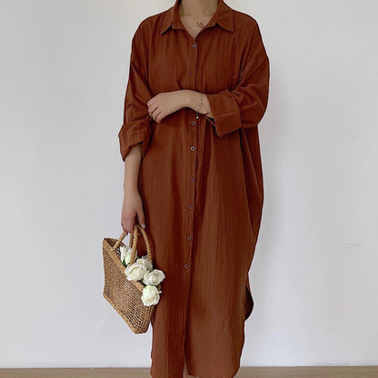Robe boutonnée respirante de couleur unie avec revers