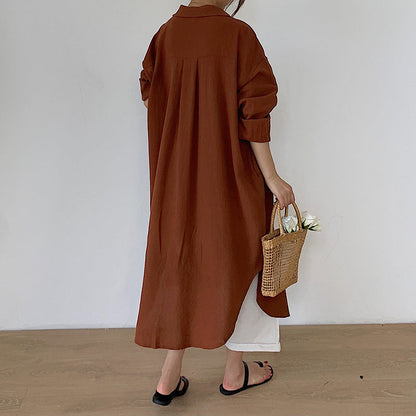 Robe boutonnée respirante de couleur unie avec revers