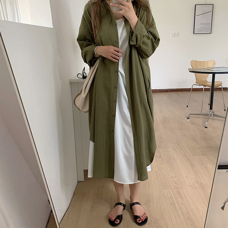 Robe boutonnée respirante de couleur unie avec revers