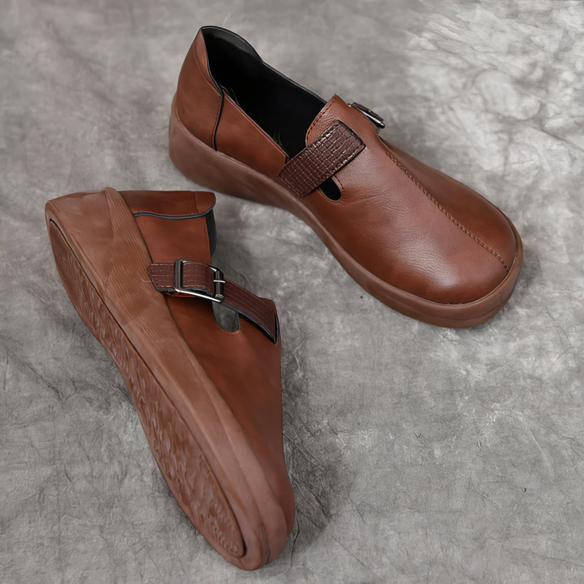 Chaussures à bout rond et semelle souple
