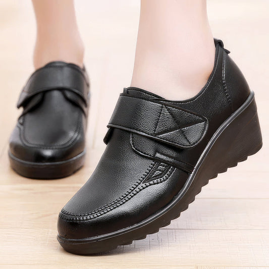 Chaussures compensées en cuir avec fermeture velcro