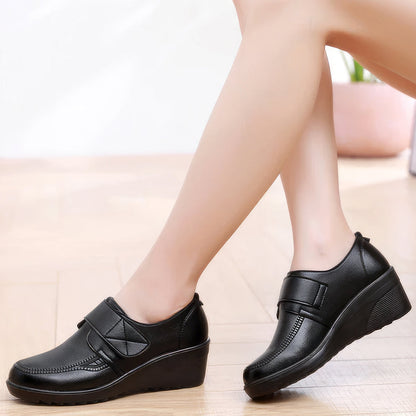 Chaussures compensées en cuir avec fermeture velcro