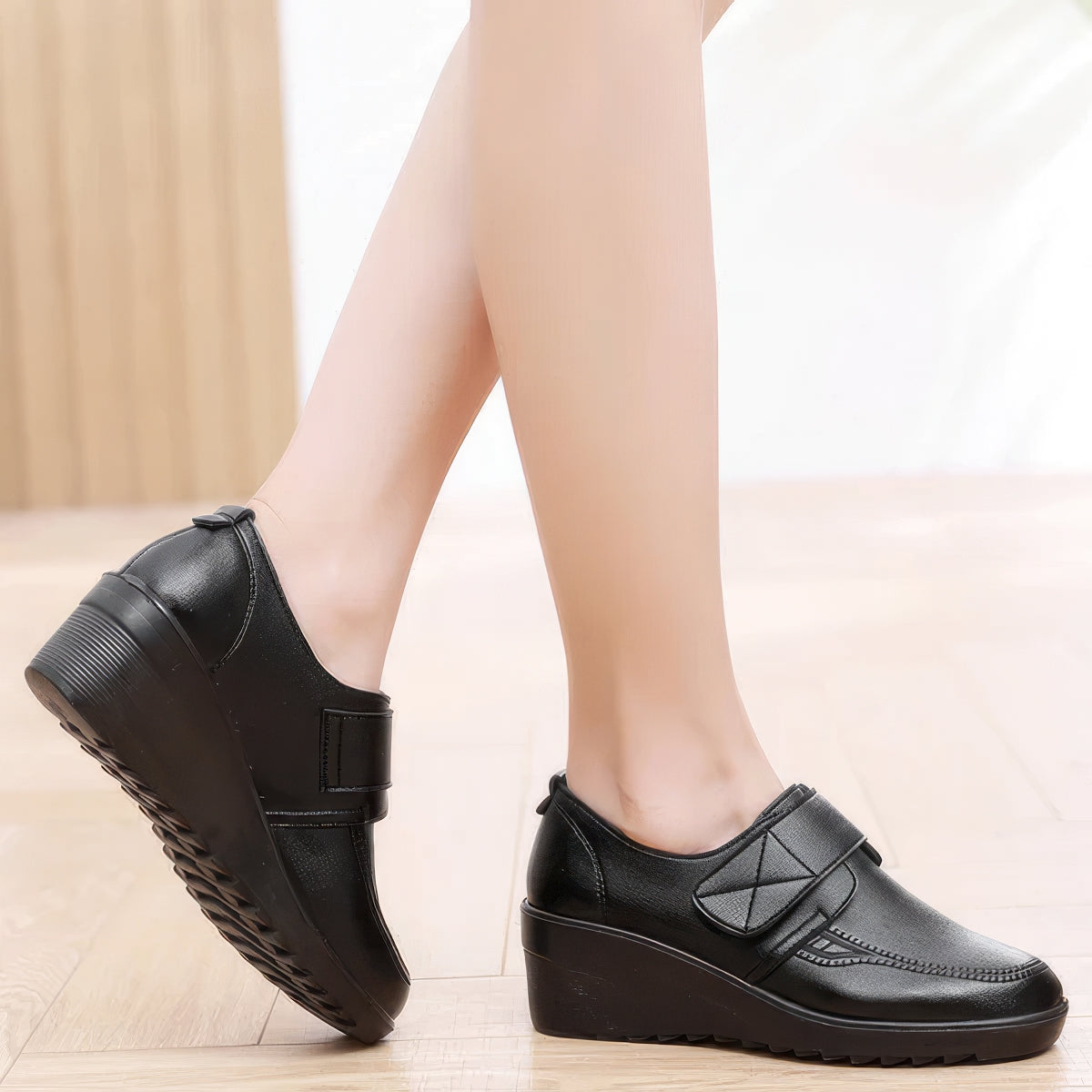 Chaussures compensées en cuir avec fermeture velcro