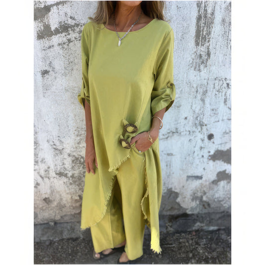 Ensemble 2 pièces : robe asymétrique et pantalon ample pour femme.