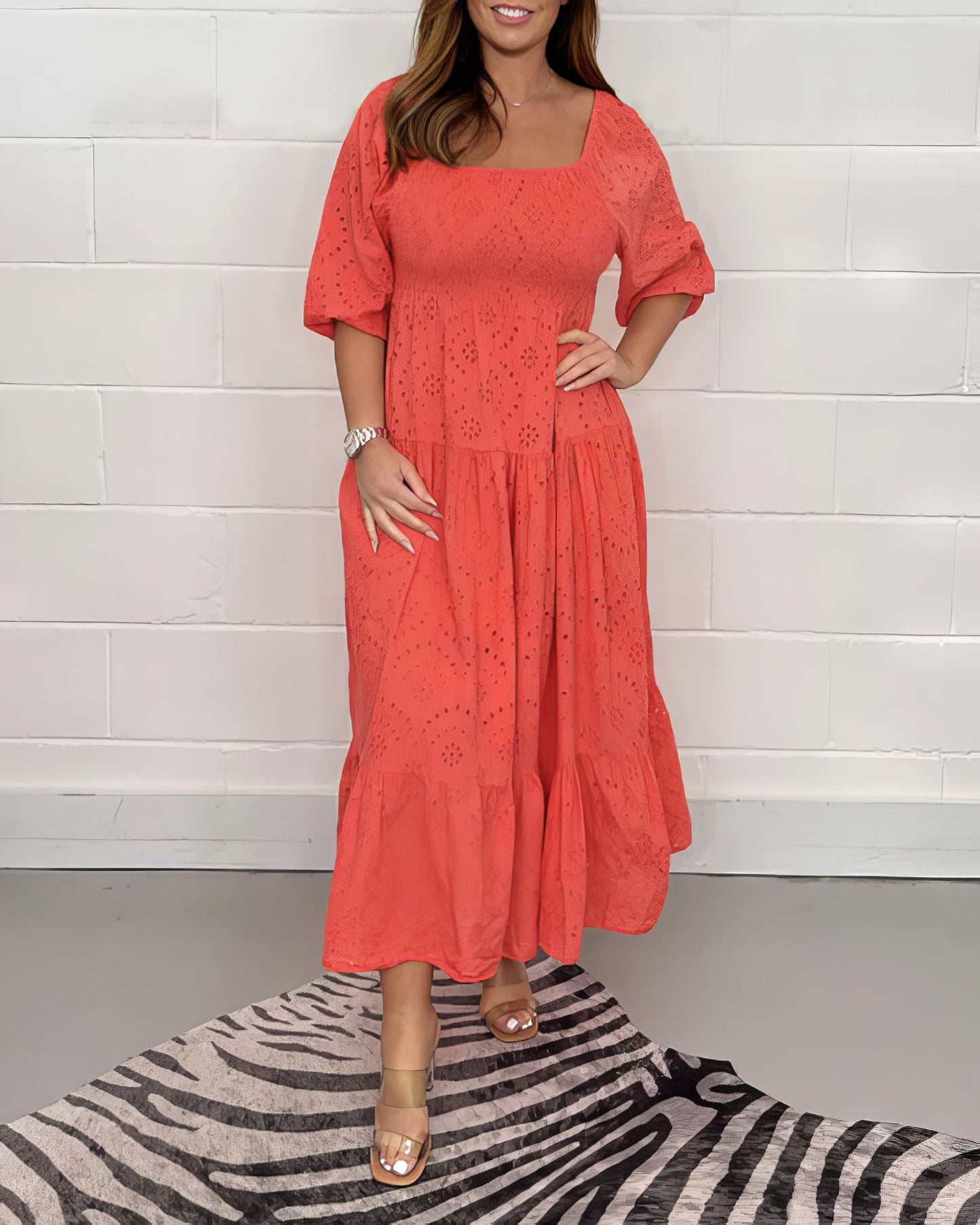 Robe unie avec encolure carrée