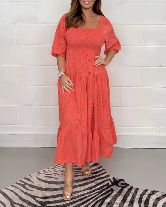 Robe unie avec encolure carrée