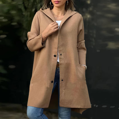 Veste femme avec simple rangée de boutons et capuche
