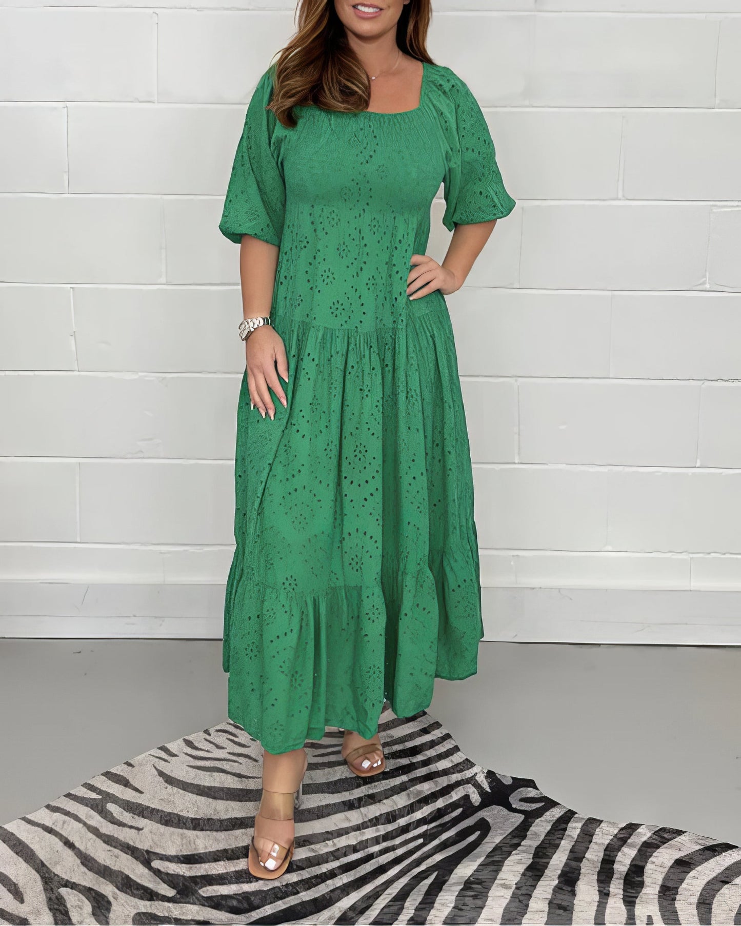 Robe unie avec encolure carrée